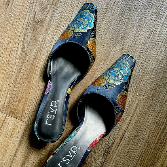 NEW RSVP Black Chinese Silk Heel w/box. 7.5M - Picture 3 of 9